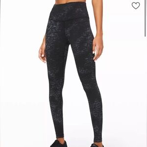 Lululemon Wunder Under HR 28 in athletic leggings Size 4